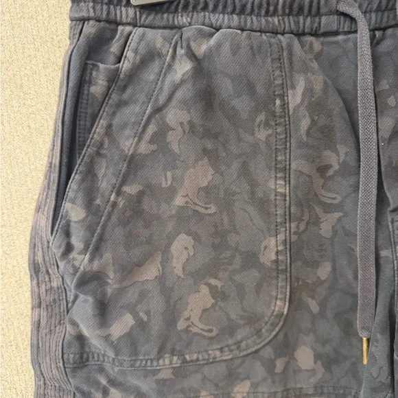 Athleta Black Camo Women's Shorts - Picture 2 of 6